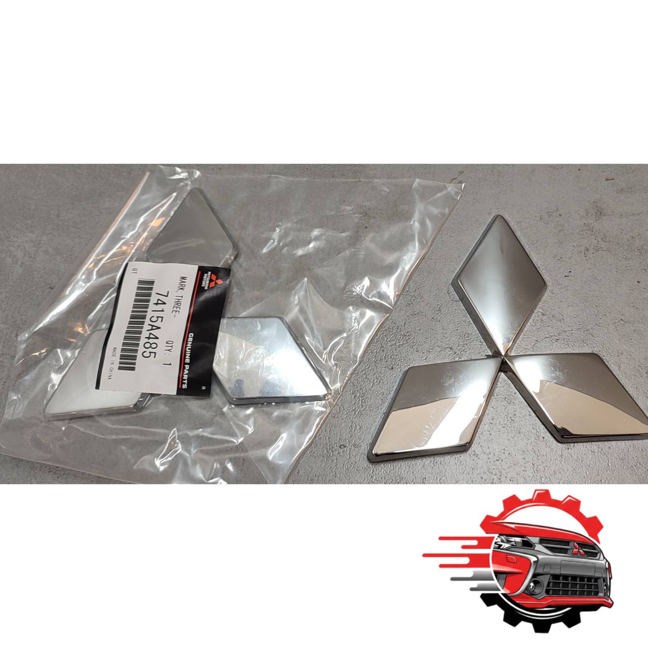 آرم سه گل جلو پنجره اوتلندر 2014